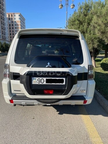 Mitsubishi Pajero-4