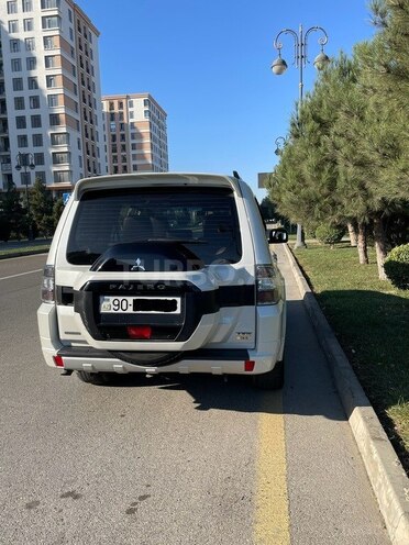 Mitsubishi Pajero-5