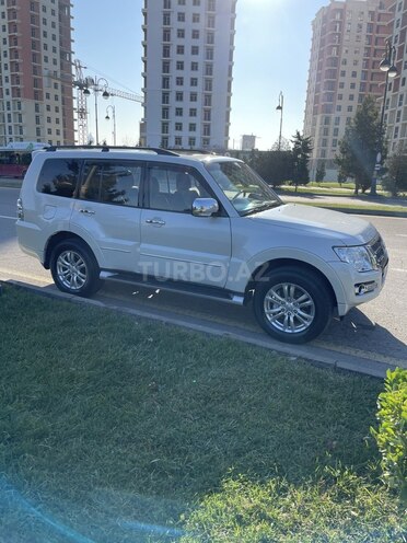 Mitsubishi Pajero-2