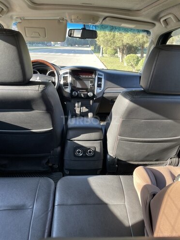 Mitsubishi Pajero-7