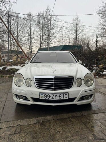 Mercedes E 280-1