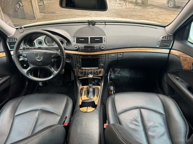 Mercedes E 280-8