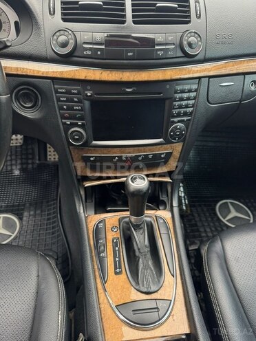 Mercedes E 280-7