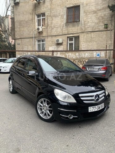 Mercedes B 180-2