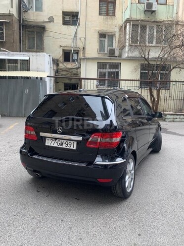 Mercedes B 180-4