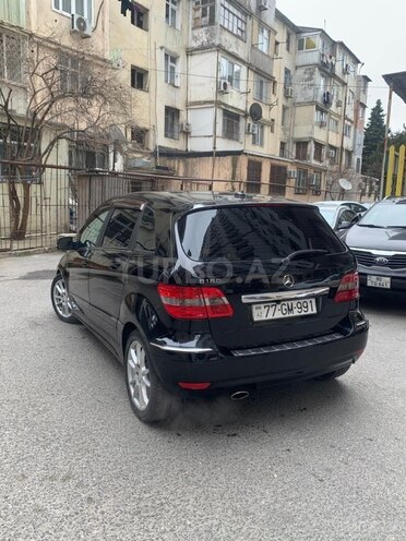 Mercedes B 180-5