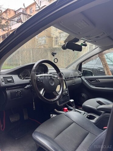Mercedes B 180-6
