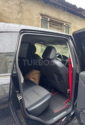 Mercedes B 180-9