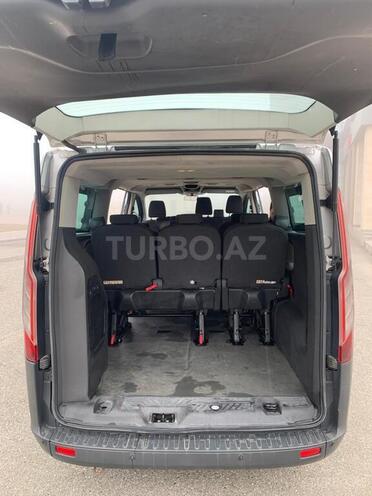Ford Tourneo Custom-7