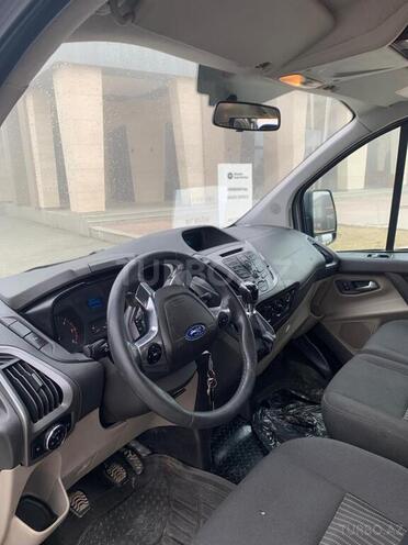Ford Tourneo Custom-11