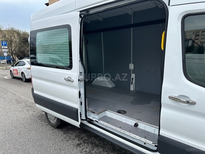 Ford Transit-7
