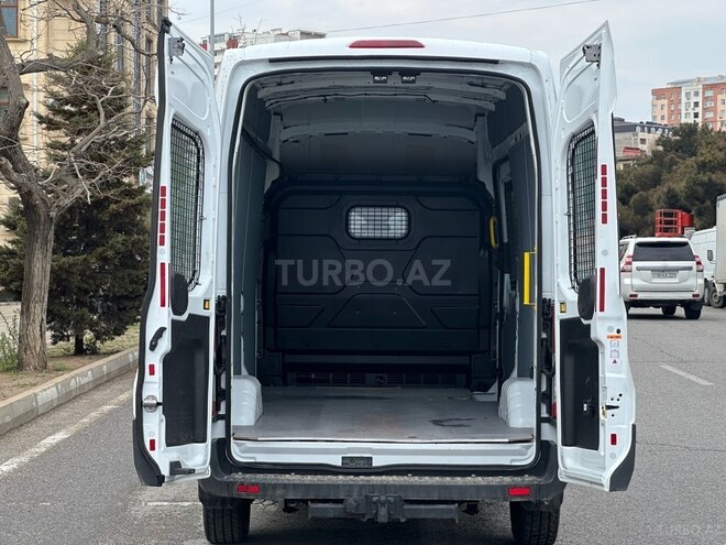 Ford Transit-6