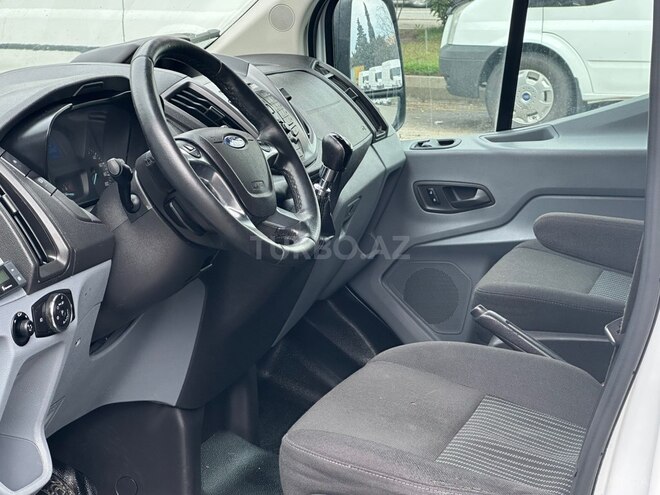 Ford Transit-8