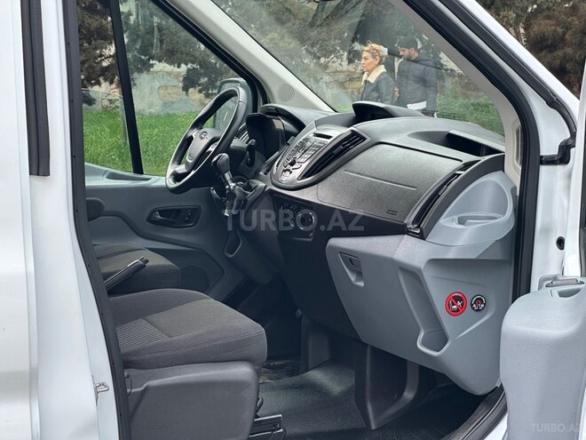 Ford Transit-9
