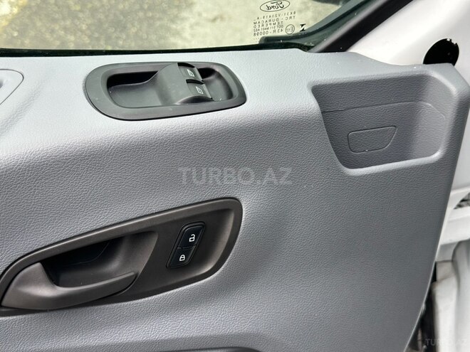 Ford Transit-11