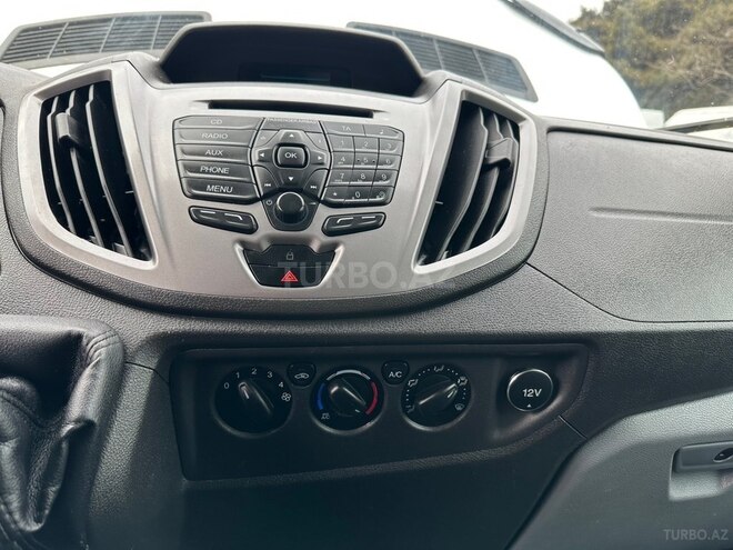 Ford Transit-12