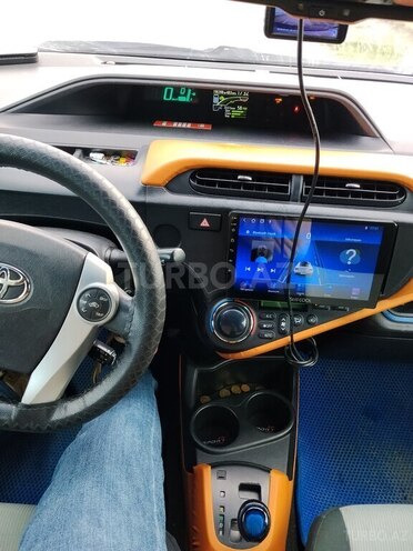 Toyota Prius C-8