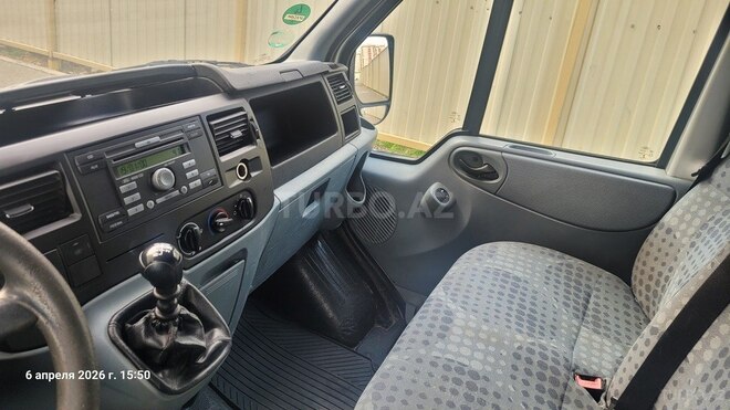 Ford Transit-6