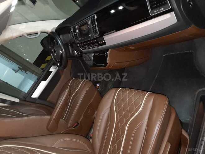 Volkswagen Multivan-8