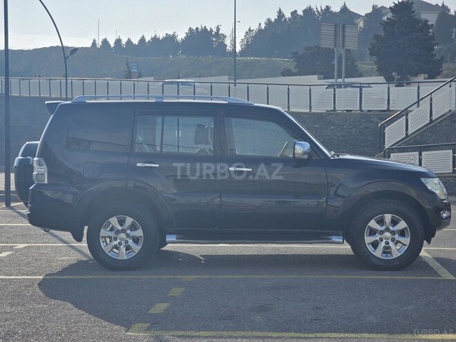 Mitsubishi Pajero-7