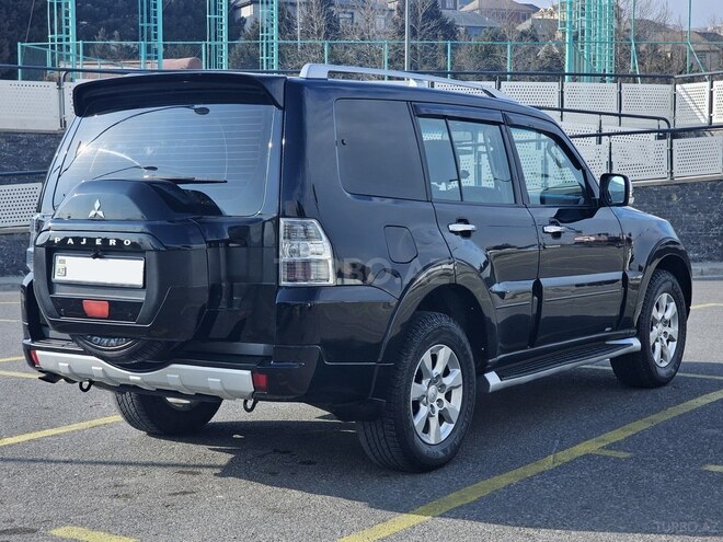 Mitsubishi Pajero-6