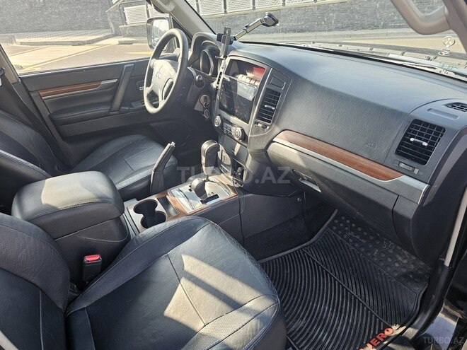 Mitsubishi Pajero-17