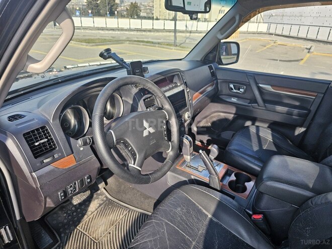 Mitsubishi Pajero-18