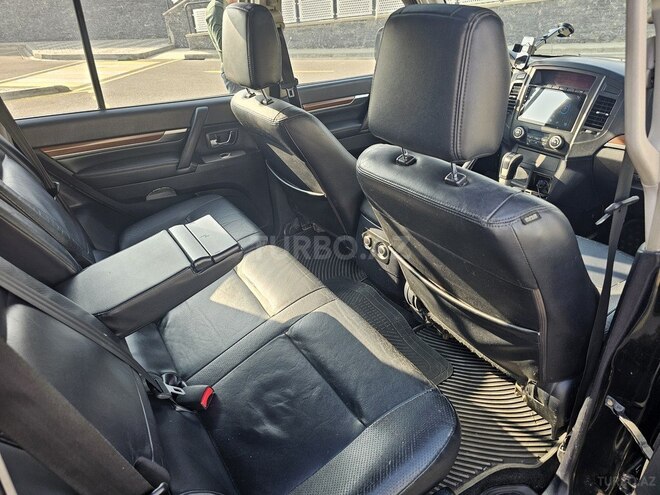 Mitsubishi Pajero-16