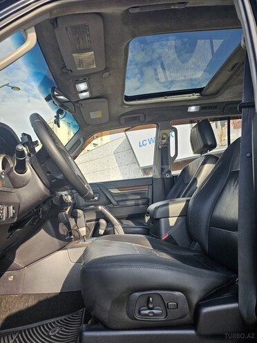 Mitsubishi Pajero-19