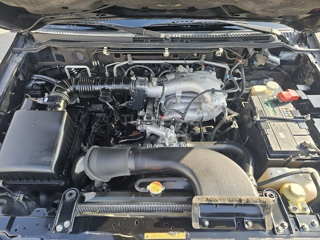 Mitsubishi Pajero-9