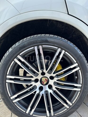 Porsche Cayenne-14