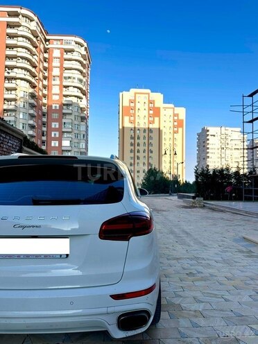 Porsche Cayenne-4