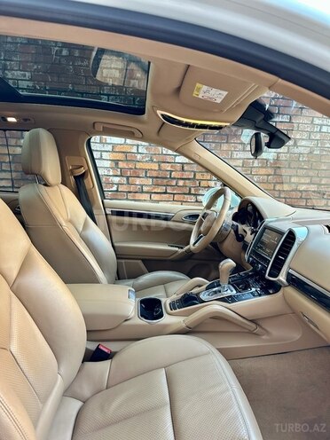 Porsche Cayenne-11