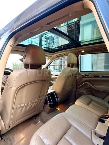 Porsche Cayenne-13