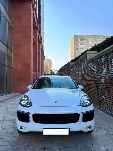 Porsche Cayenne-1