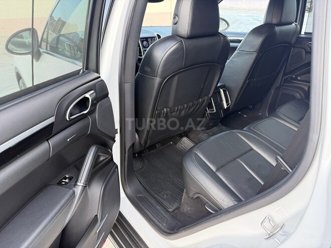 Porsche Cayenne-13