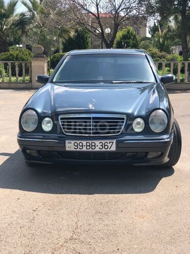 Mercedes E 220-1