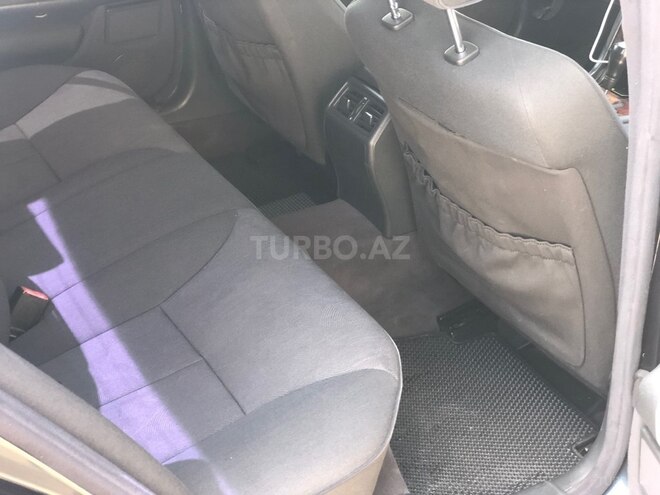 Mercedes E 220-10
