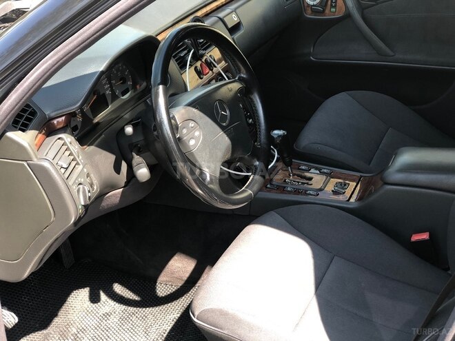 Mercedes E 220-7