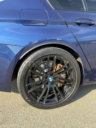BMW 530e-12