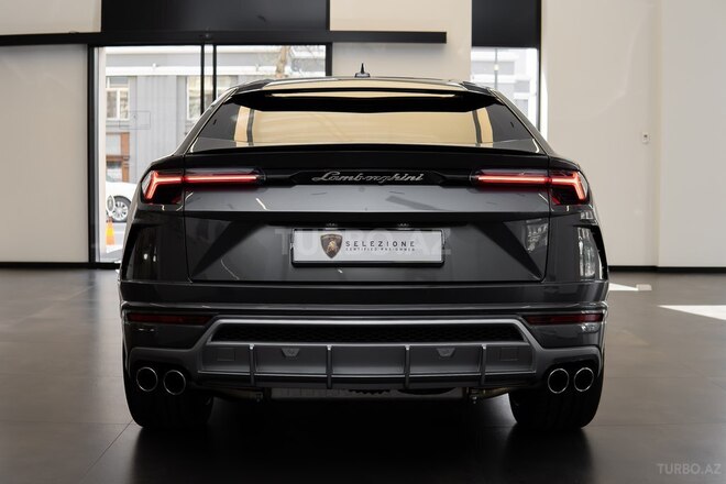 Lamborghini Urus-4