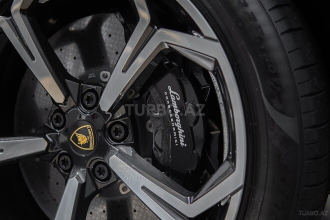 Lamborghini Urus-16