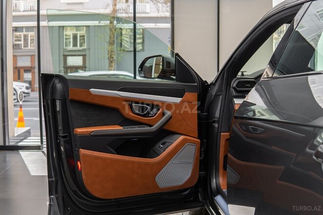 Lamborghini Urus-6
