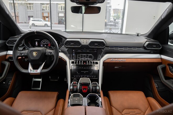 Lamborghini Urus-14