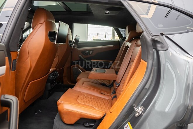 Lamborghini Urus-13