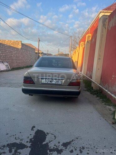 Mercedes 250 D-2