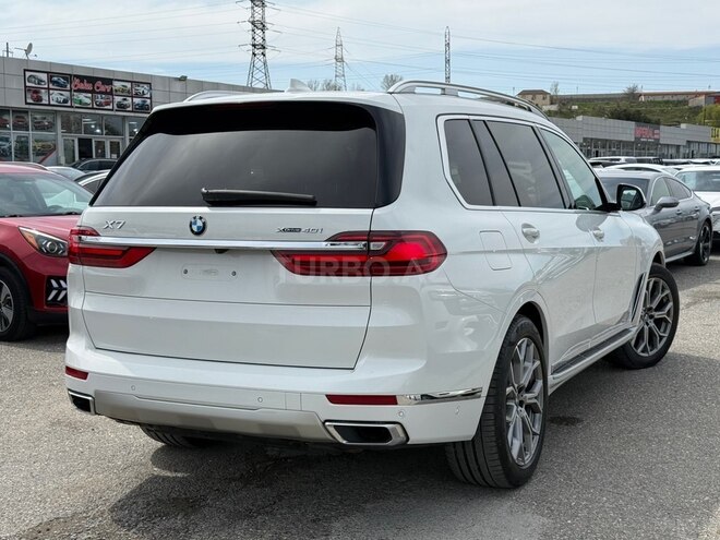 BMW X7-8