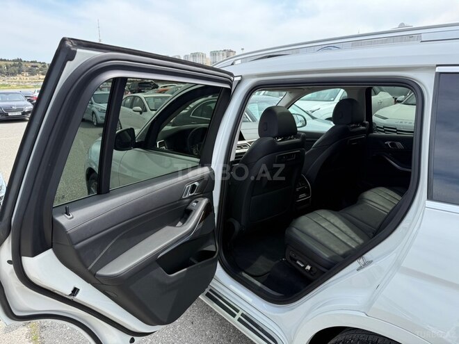 BMW X7-21