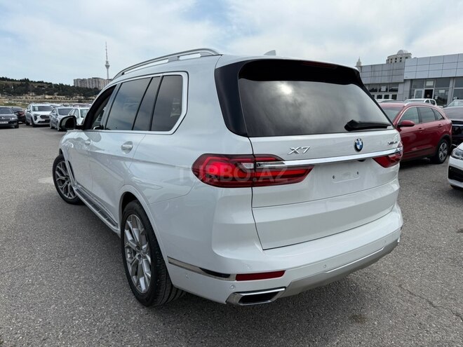 BMW X7-10