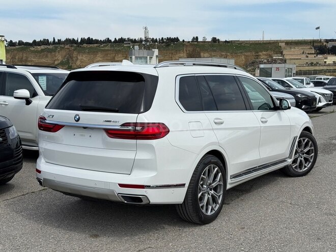 BMW X7-9